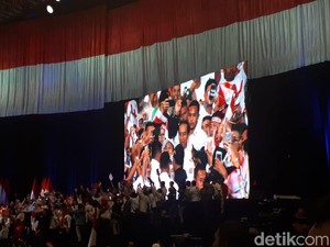 Ridwan Kamil, TGB dan Bupati Bogor Hangatkan Panggung Konvensi Rakyat Jokowi