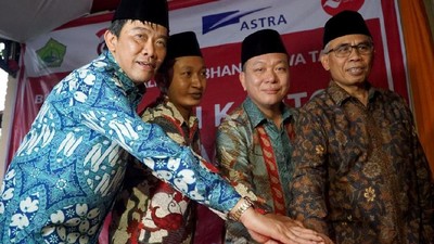 Ketua OJK Resmikan Bank Wakaf Mikro Kedua Grup Astra