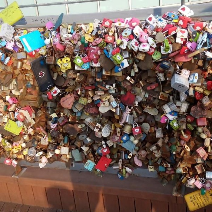 gembok cinta di Namsan Seoul Tower