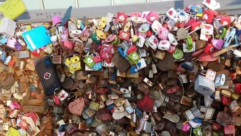 Gembok Cinta Seoul gembok cinta di Namsan Seoul Tower