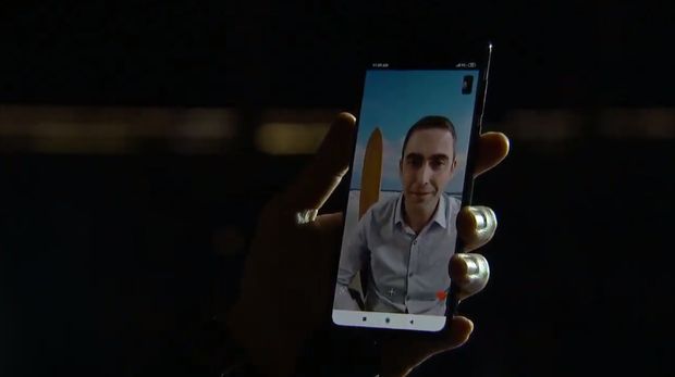 Xiaomi Mi Mix 5G Diumbar di Panggung MWC 2019, Termasuk Harga