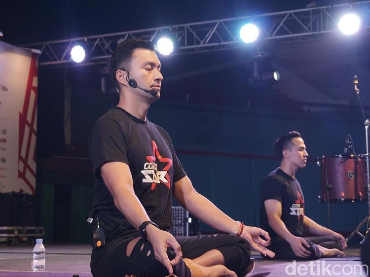 Foto: Yoga Yuk! Biar Awet Muda Seperti Anjasmara