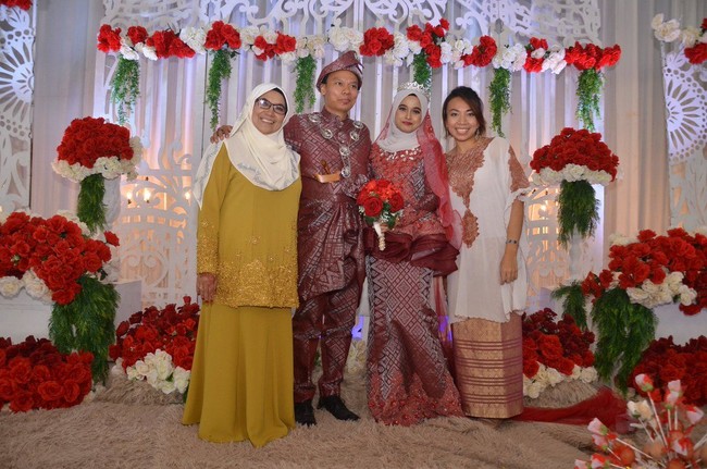 Ia memperlihatkan banyak foto suaminya yang gagal fokus. Hampir di semua foto, suaminya tak melihat kamera. Foto: Twitter/LeMoon_Ice