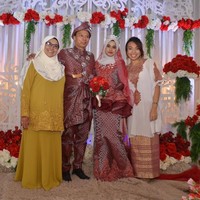 Ia memperlihatkan banyak foto suaminya yang gagal fokus. Hampir di semua foto, suaminya tak melihat kamera. Foto: Twitter/LeMoon_Ice