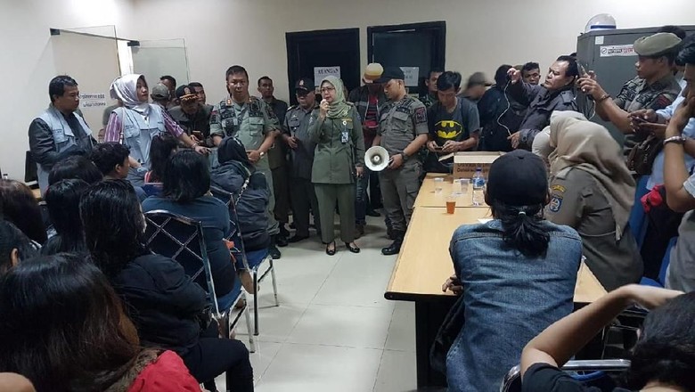 43 PSK di Depok Terjaring Razia di Apartemen dan Panti Pijat 43 PSK di Depok Terjaring Razia di Apartemen dan Panti Pijat