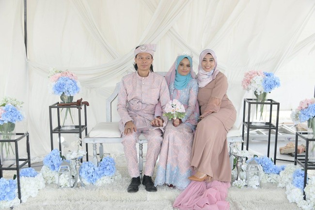 Foto-foto yang ia unggah pun bertujuan untuk hiburan belaka. Melihat semua foto-foto ‘salfok’ sang suami, membuatnya terpingkal-pingkal. Foto: Twitter/LeMoon_Ice