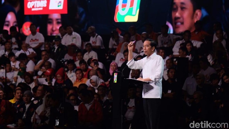 Jokowi Tunggu Konsesi Besar Kembalikan Tanah: Saya Bagikan ke Rakyat Kecil! Jokowi Tunggu Konsesi Besar Kembalikan Tanah: Saya Bagikan ke Rakyat Kecil!