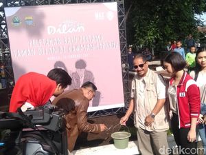 Ada Motif Politik Ridwan Kamil di Balik Pembangunan Dilan Corner?
