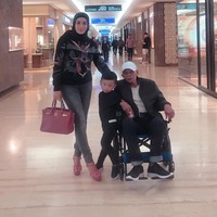 Pernikahannya dikabarkan batal. Tak lama dari itu, Shinta Bachir kembali tampil tanpa hijab di media sosial. Di postingan foto pertamanya tanpa hijab,  Shinta tak menulis caption apapun. Foto: Instagram/shintabachir86_real