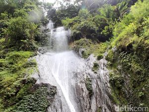 Foto Air Terjun Ajaib Hangat Dingin dari Wonosobo