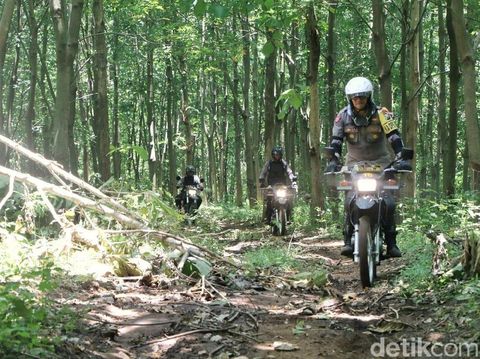 Polisi Kediri Gandeng Komunitas Trail untuk Jamah Warga Desa