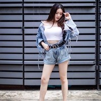 DJ yang berasal dari provinsi Chonburi kerap memamerkan gaya seksinya. Pada beberapa unggahan di Instagram-nya Mind tampil dengan bikini yang memperlihatkan lekuk tubuhnya. Foto: Dok. Instagram @mindnapasasi