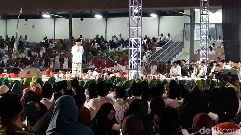 Gus Mus: Saya Yakin Gus Dur adalah Wali Gus Mus: Saya Yakin Gus Dur adalah Wali