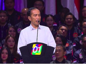 Di Gorontalo, Jokowi Ajak Relawan Counter Isu Negatif-Jelaskan 3 Kartu Baru