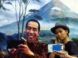Berakhir Pekan Bareng Jokowi di Rumah Kamera Borobudur