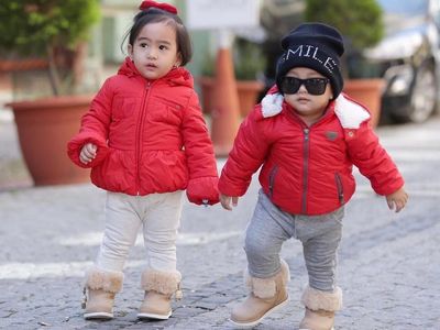 9 Gaya Imut nan Menggemaskan Keponakan Syahrini, Raja & Ratu