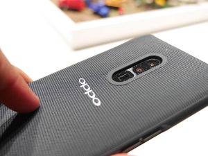 Oppo Reno Bakal Punya Fitur Mirip Galaxy S10 5G