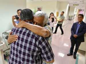 Disambut SBY, Xanana Gusmao Jenguk Ani Yudhoyono di Singapura
