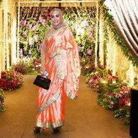 Saat berhijab, Shinta Bachir kerap tampil glamor. Ia sering menenteng tas branded seperti Hermes dan Dior. Foto: Instagram/shintabachir86_real