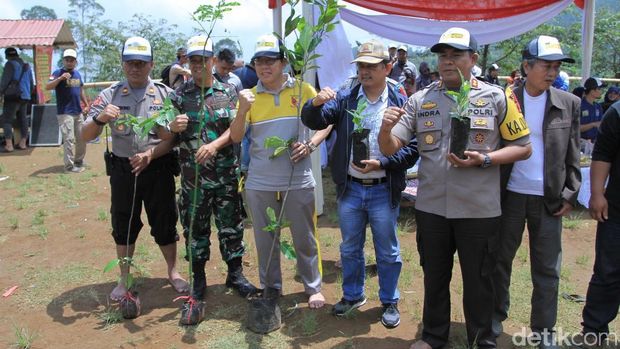 Ratusan Warga Kabupaten Bandung 'Nyeker' Deklarasi Pemilu Damai