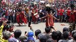 Hii! Potret Aksi Ekstrem Tatung di Festival Cap Go Meh