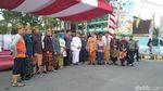 Foto: Putri Mandalika Berlenggak-lenggok di Jalanan Lombok