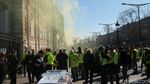 Foto: Saat Arc de Triomphe Diserbu Si Rompi Kuning