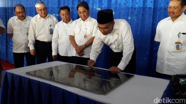 Mendikbud Muhadjir Effendy meresmikan Pusat Arsip Kemendikbud di Ciketing, Bekasi.