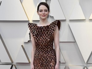 Gaya Emma Stone di Oscars 2019 Ini Disebut Netizen Indonesia Mirip Salak
