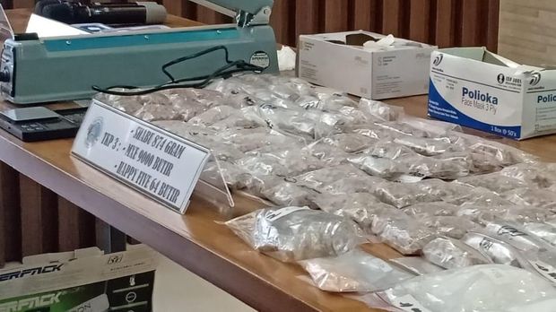 Barang bukti yang diamankan dari jaringan.