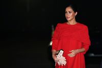 Meghan Markle Dilarang Pakai Perhiasan Ratu Elizabeth, Pangeran Harry Kecewa