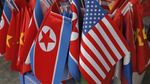 Beragam Atribut Kim Jong Un-Trump Hiasi Sudut Kota Vietnam