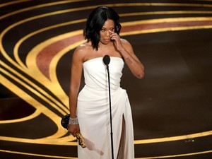 Regina King, Aktris Pemenang Oscar yang Nyaris Terinfeksi HIV