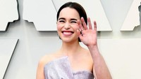 Sebentar lagi akan menjadi akhir dari peran Daenerys dan serial Game of Thrones yang dimainkannya, semoga sehat selalu dan tetap berkarya ya Emilia! Dok. Frazer Harrison/Getty Images