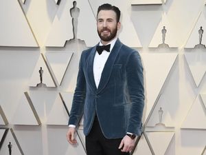 Waduh! Chris Evans Tak Sengaja Posting Foto Mr. P di Instagram
