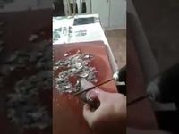 Kreatif! Pria Ini Bersihkan Sisik Ikan Pakai Mesin Bor Listrik