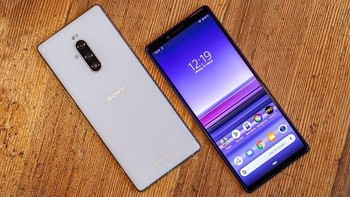  Xperia 1 memiliki keunikan desain dengan aspek rasio 21:9. Rasio aspek ini menjadikan Xperia 1 terlihat sangat bongsor, dengan tinggi mencapai 6,57 inch. (Foto: Dok. Android Authority)