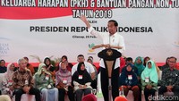 Acara tersebut dihadiri sebanyak 1.257 orang terdiri dari 500 ketua kelompok PKH perwakilan dari 16 kecamatan di Kabupaten Cilacap, 757 KPM PKH yang berasal dari tiga kecamatan yaitu Cilacap Tengah, Cilacap Utara, Cilacap Selatan, serta 243 SDM PKH dan BPNT.