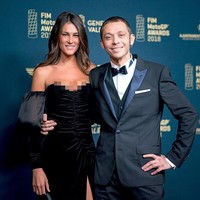 Namun, tak menutup kemungkinan Rossi yang juga bakal didampingi oleh pacarnya Francesca akan datang ke Indonesia saat MotoGP 2021. Sebelumnya, sosok Francesca mencuri perhatian saat hadir dalam ajang yang diselenggerakan oleh Valentino Rossi, 100 KM of the Champions pada 16-17 Desember 2017 di Tuvullia, Italia.Foto: Instagram @francescasofianovello