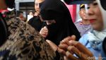 Bercadar, Mulan Jenguk Ahmad Dhani di Rutan Medaeng
