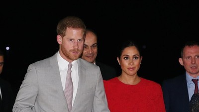 Foto: Bertemu Raja Maroko, Meghan Markle Anggun Bergaun Merah