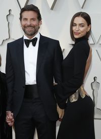 Putus dari Bradley Cooper, Irina Shayk Pamer Foto Seksi di Danau Es