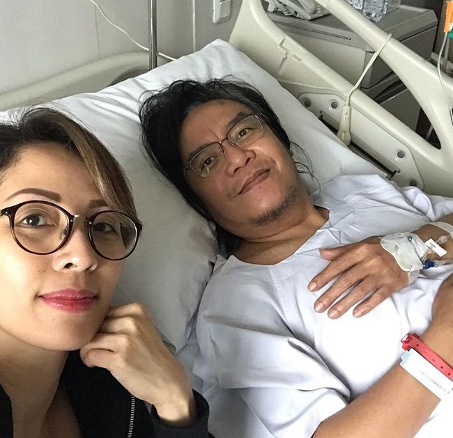 Lewat vlog di YouTube miliknya Ari sempat mengungkapkan jika hubungannya dengan Vitta berawal dari cinta segitiga. Ari mendekati Vitta meski saat itu dirinya tahu Vitta sudah memiliki kekasih. Hubungannya juga sempat terhalang restu orangtua karena perbedaan keyakinan. Foto: Instagram