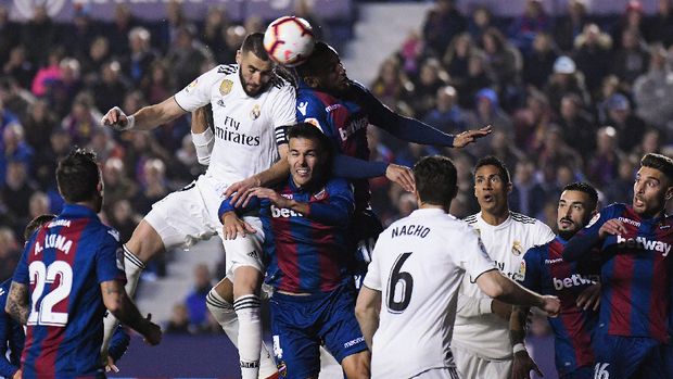 Real Madrid kalahkan Levante 2-1. (