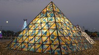 Lampion besar berbentuk seperti Louvre (Kurnia/detikTravel)