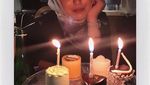 Penggemar Berat Kafein, Ini Pose Salmafina, Putri Pengacara Sunan Kalijaga Saat Ngopi