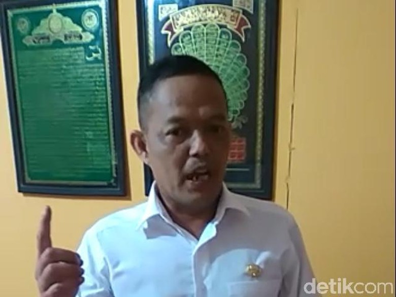 Kades Garut yang Ajak Pilih Jokowi Jadi Tersangka Kades Garut yang Ajak Pilih Jokowi Jadi Tersangka