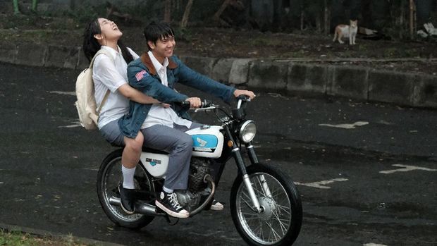 Foto behind the scene film 'Dilan 1991'.