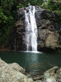 Tahu Nggak Trenggalek Punya Air Terjun yang Cantik