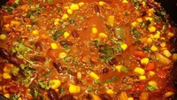 Ada yang bisa tebak ini apa? Yap! Jossy juga pandai membuat chilli corn carne. Pasti enak, komentar seorang netizen. Foto: Instagram josscy